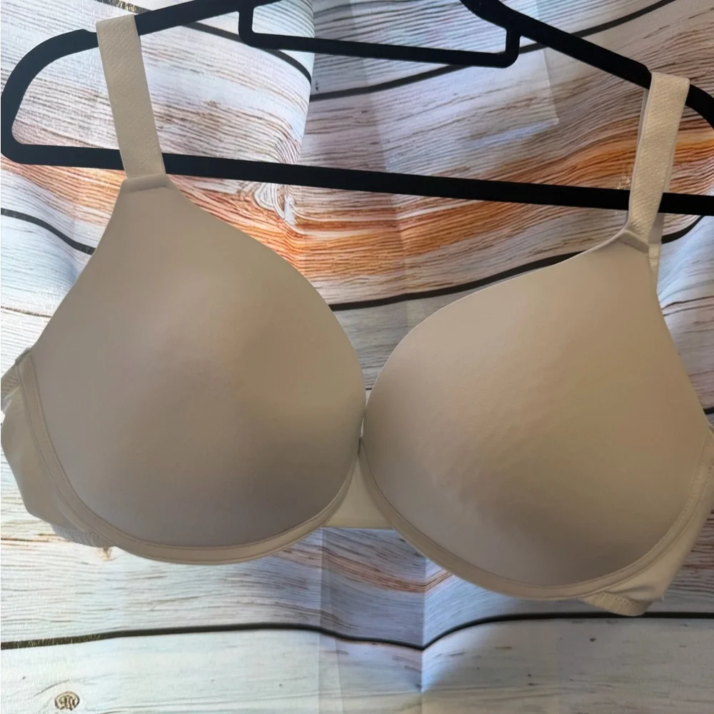 White Underwire‎ Bra